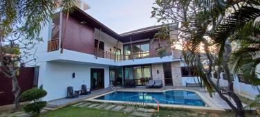 NEW PRICE! Beautiful Spacious Pool Villa - 120m from the Beach - 4 Bed/Bath