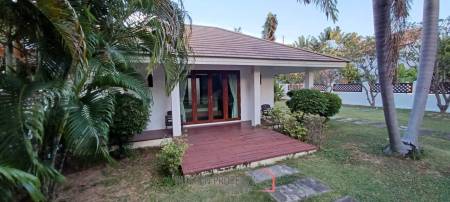 NEW PRICE! Beautiful Spacious Pool Villa - 120m from the Beach - 4 Bed/Bath