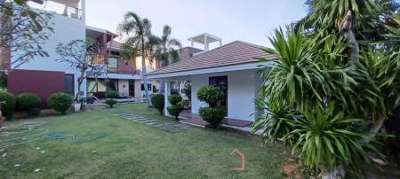 NEW PRICE! Beautiful Spacious Pool Villa - 120m from the Beach - 4 Bed/Bath