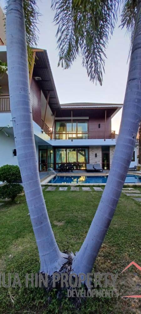 NEW PRICE! Beautiful Spacious Pool Villa - 120m from the Beach - 4 Bed/Bath