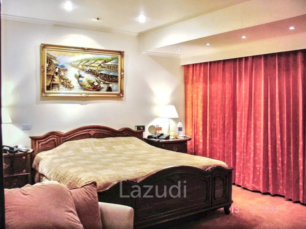 3 Bed 3 Bath  240 SQ.M  Country Complex