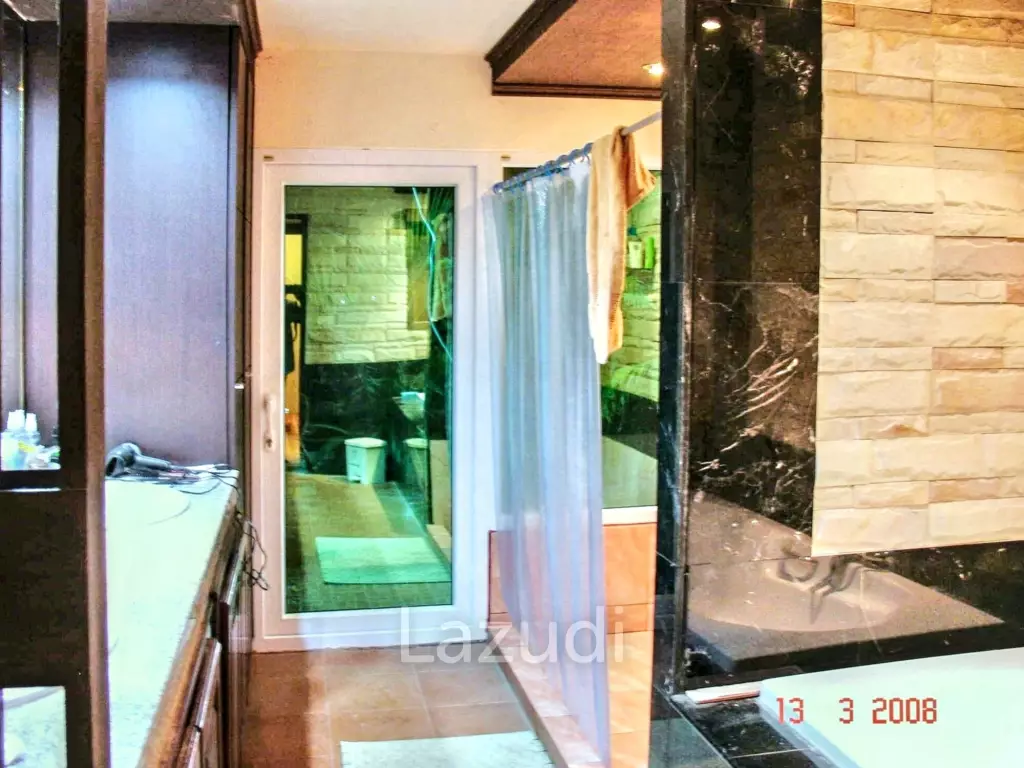 3 Bed 3 Bath  240 SQ.M  Country Complex