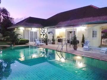 Supanuch Village House in East Pattaya
