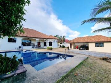 Private House Takien Tia House in East Pattaya