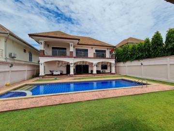 Lakeside Court 1 House in East Pattaya