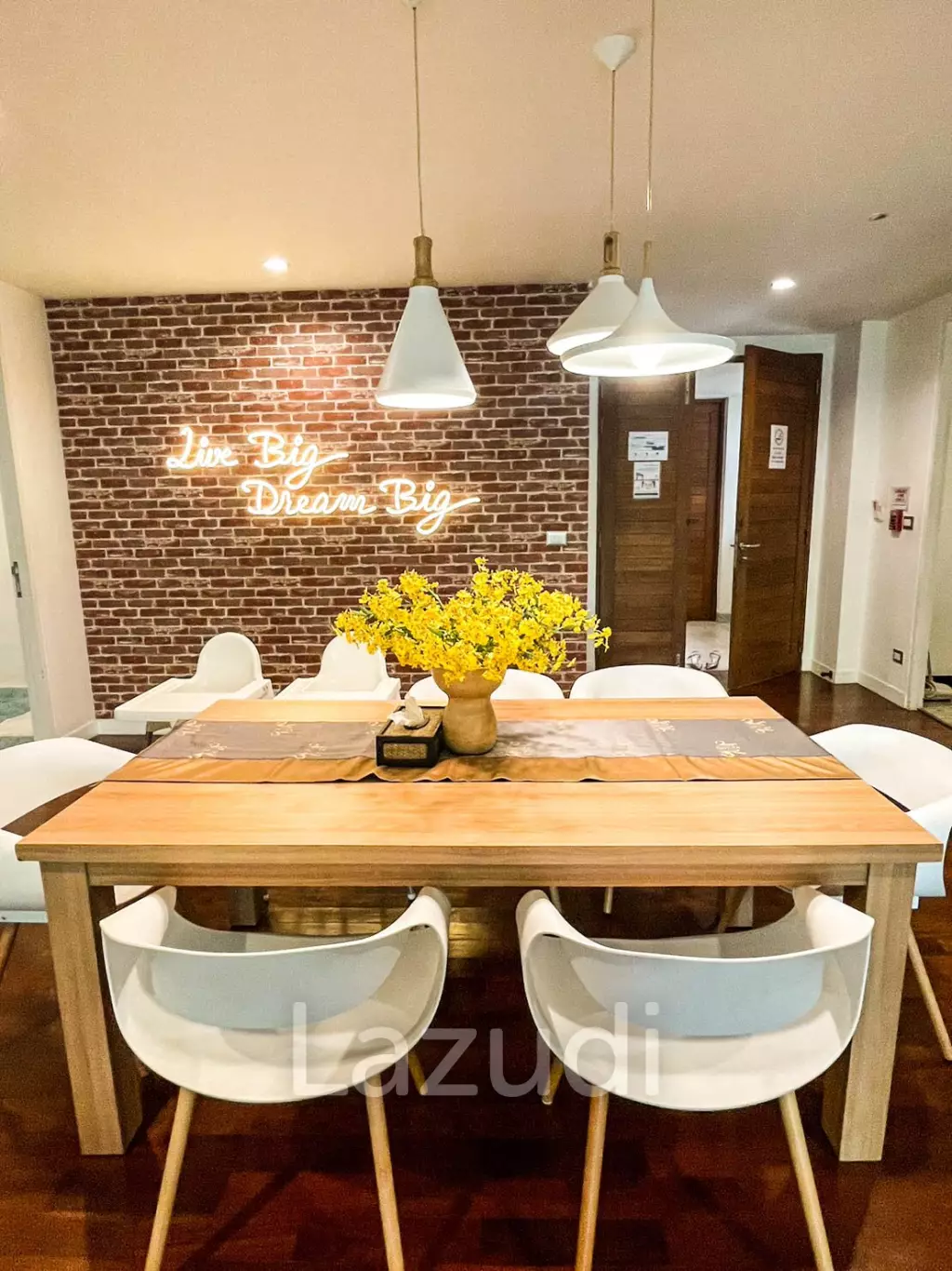 4 Bed 300SQM Benviar Tonson Residence