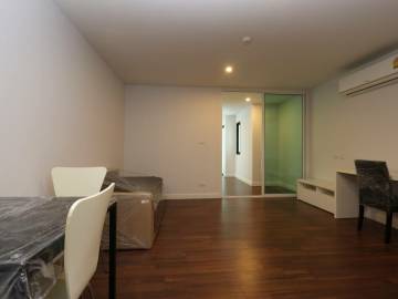 Part furnished 1 bed condo : Punna Oasis