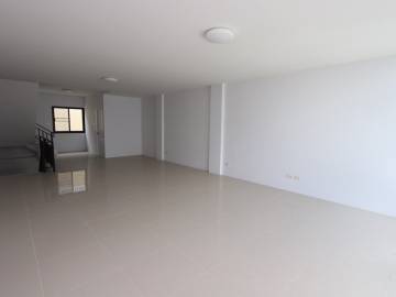Unfurnished 2 bedroom townhouse to rent at Fifth Avenue