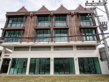 Retail Space Tha Phae Gate : Prime Location