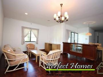 160 Sq.m 2-Bedroom Apartment near Ruamchok Plaza