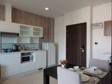 Modern 1 Bedroom Apartment: The Siri Condominium