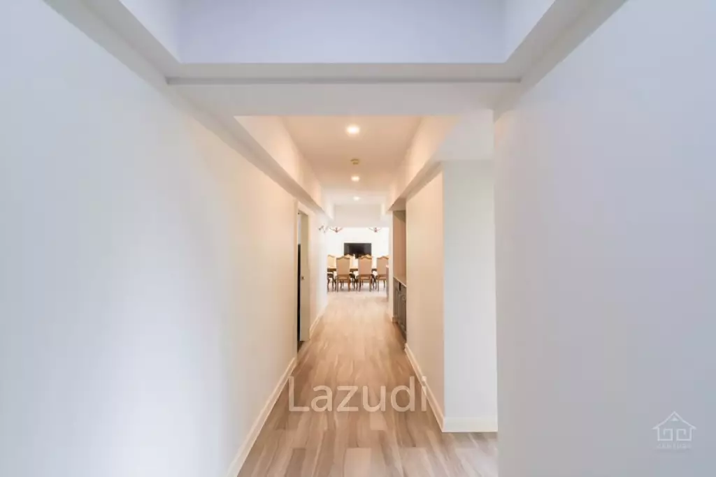 ROYAL PRINCESS : Luxurious 4 Bed  Beachfront condo