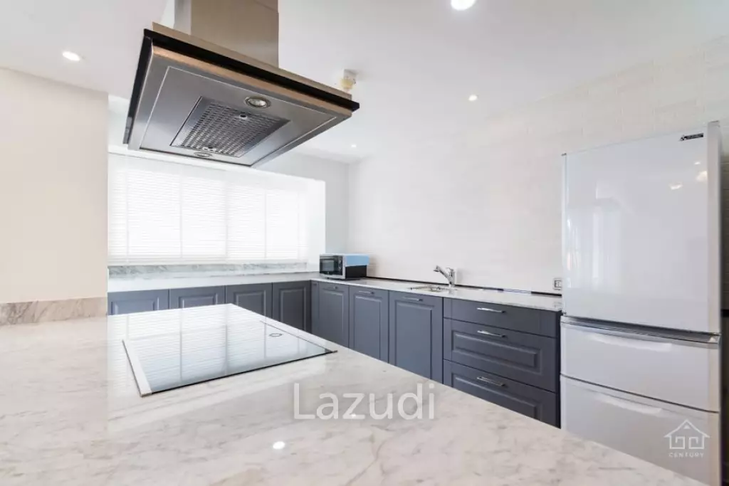 ROYAL PRINCESS : Luxurious 4 Bed  Beachfront condo
