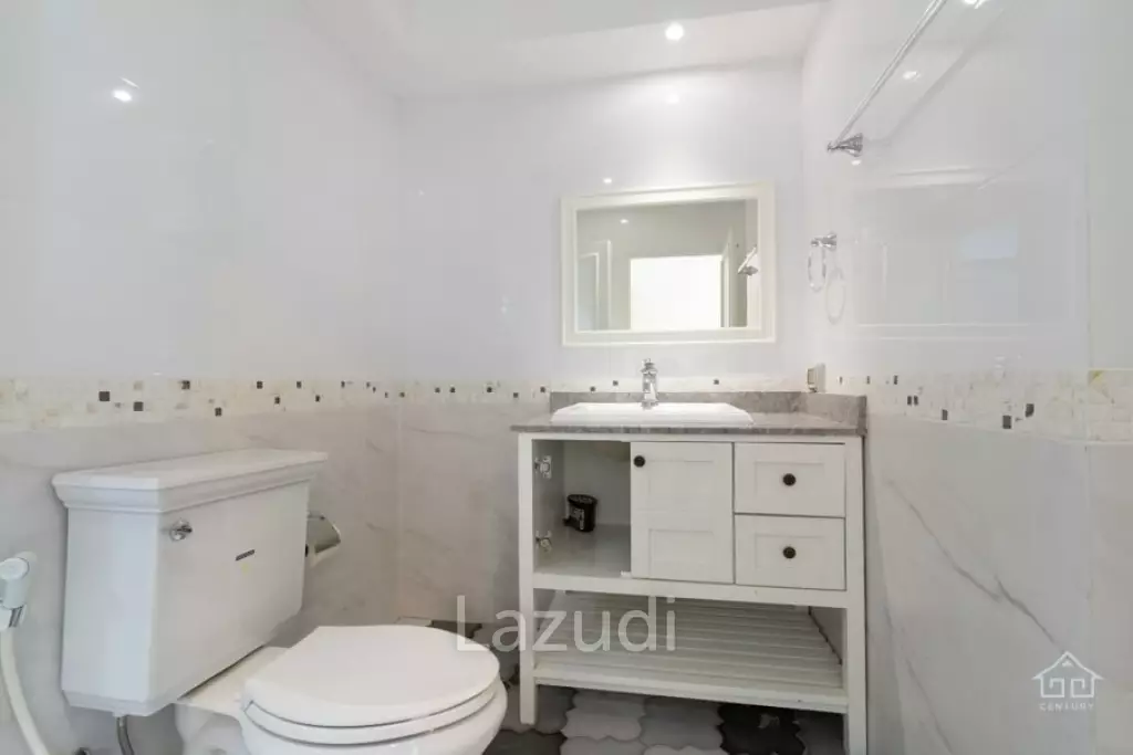 ROYAL PRINCESS : Luxurious 4 Bed  Beachfront condo