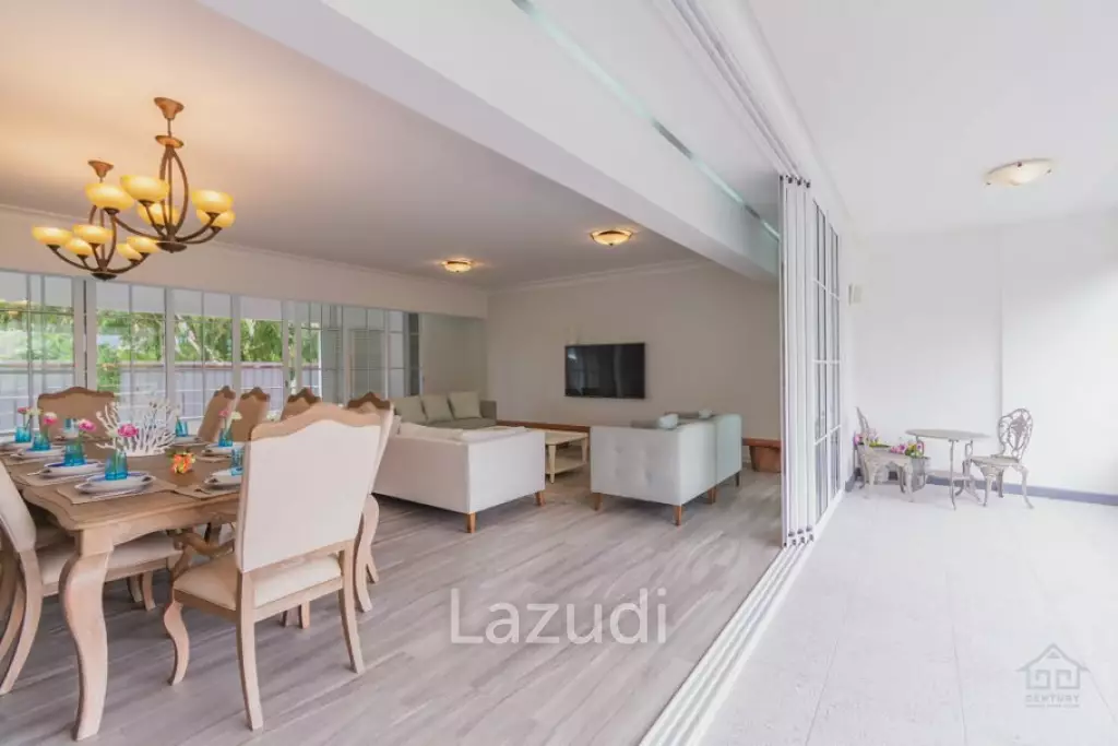ROYAL PRINCESS : Luxurious 4 Bed  Beachfront condo