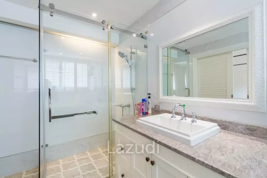 ROYAL PRINCESS : Luxurious 4 Bed  Beachfront condo