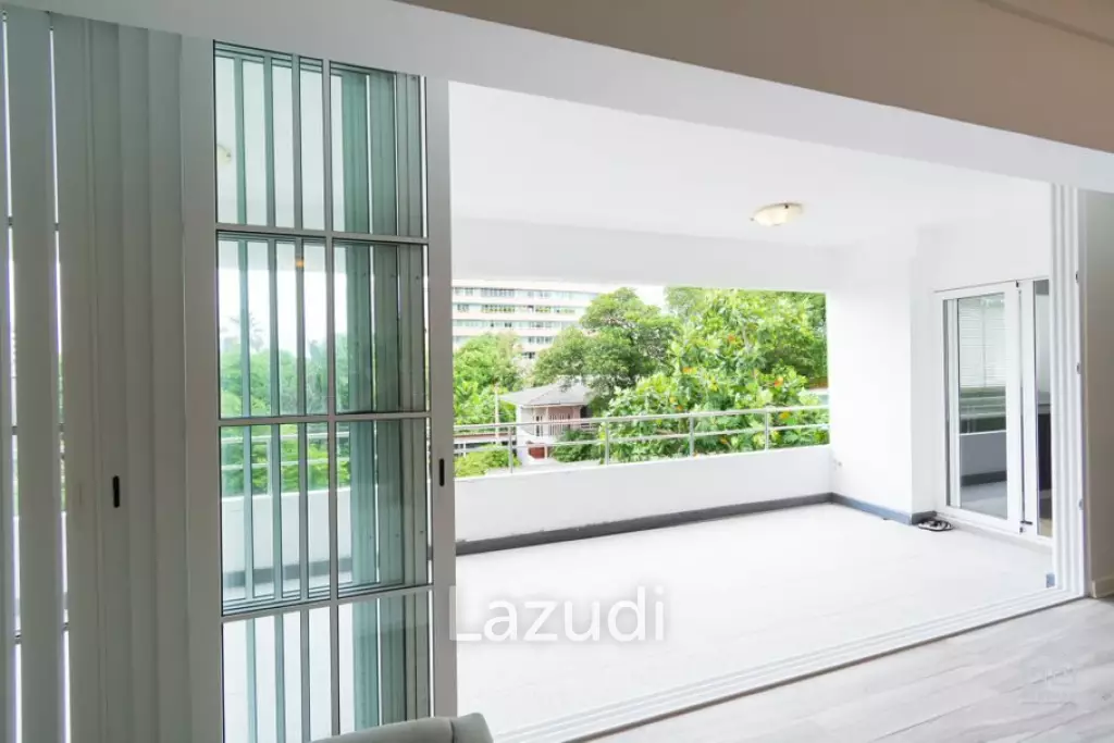 ROYAL PRINCESS : Luxurious 4 Bed  Beachfront condo