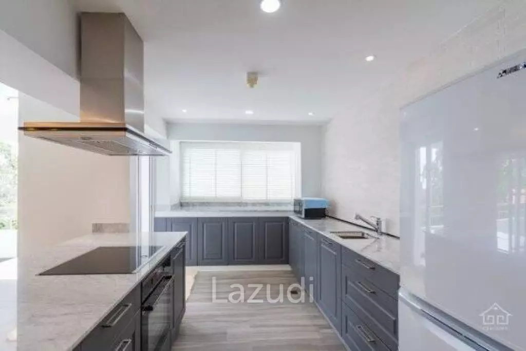ROYAL PRINCESS : Luxurious 4 Bed  Beachfront condo
