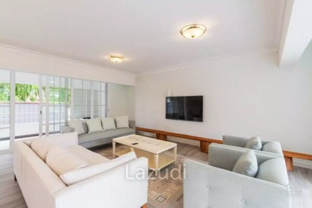 ROYAL PRINCESS : Luxurious 4 Bed  Beachfront condo
