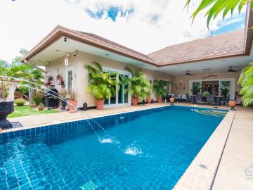 Immaculate U-Shape 3 bed Pool Villa with separate 1 bed Guesthouse on 1 Rai