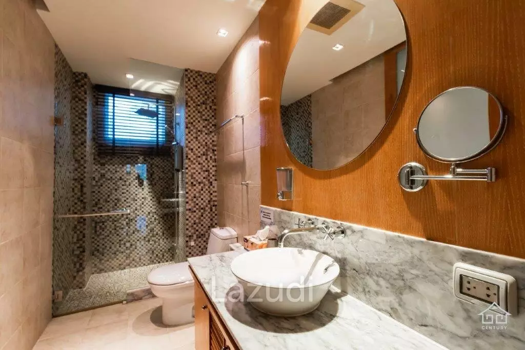 BLUE LAGOON : Immaculately presented 2nd floor 2 bed condo overlooking large swimming pool lagoon.