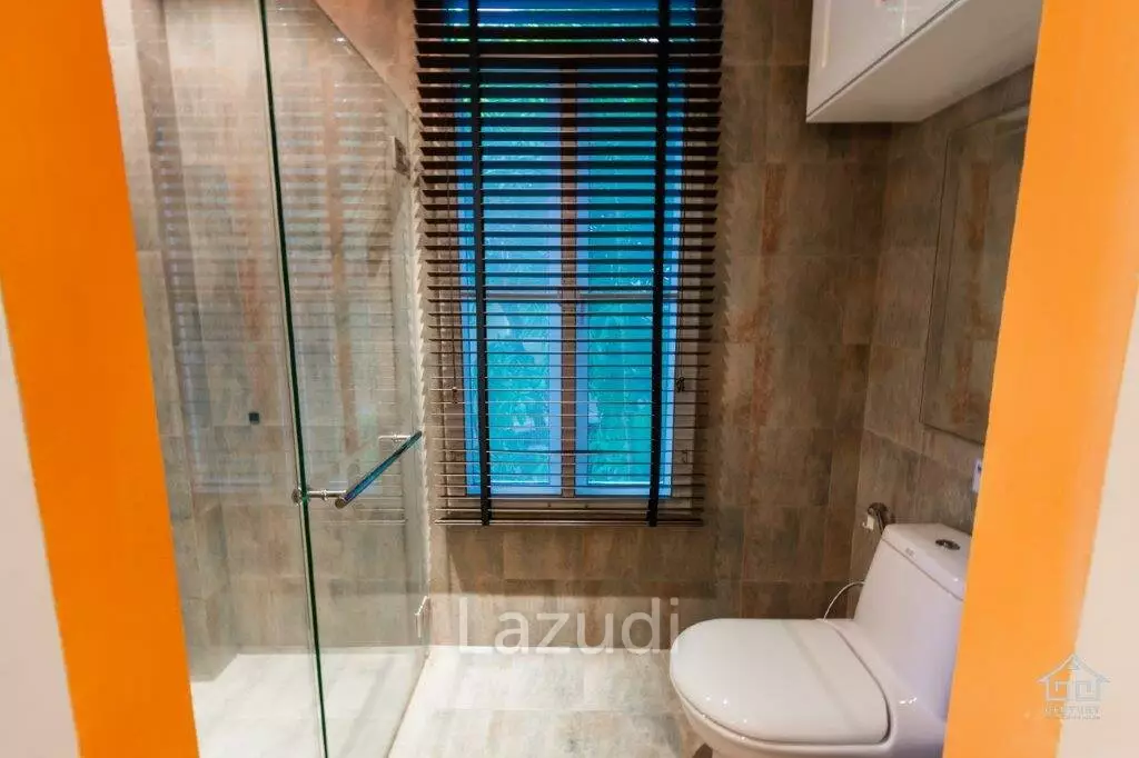 BLUE LAGOON : Immaculately presented 2nd floor 2 bed condo overlooking large swimming pool lagoon.