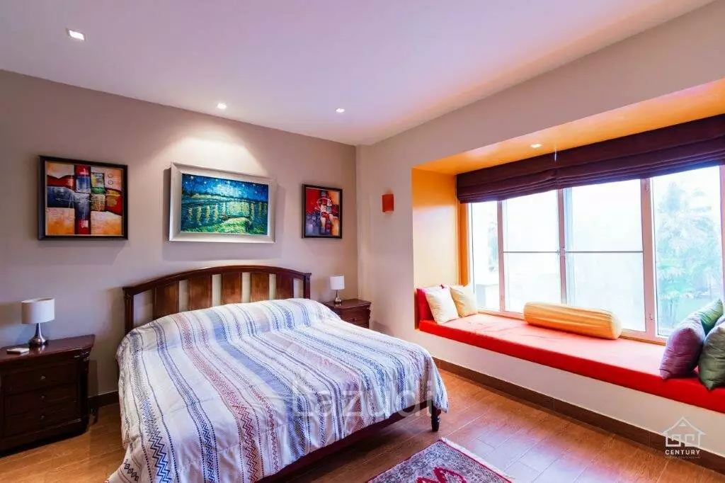BLUE LAGOON : Immaculately presented 2nd floor 2 bed condo overlooking large swimming pool lagoon.
