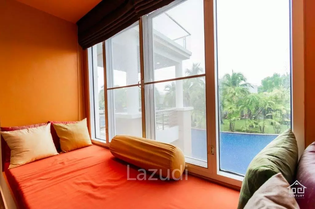 BLUE LAGOON : Immaculately presented 2nd floor 2 bed condo overlooking large swimming pool lagoon.
