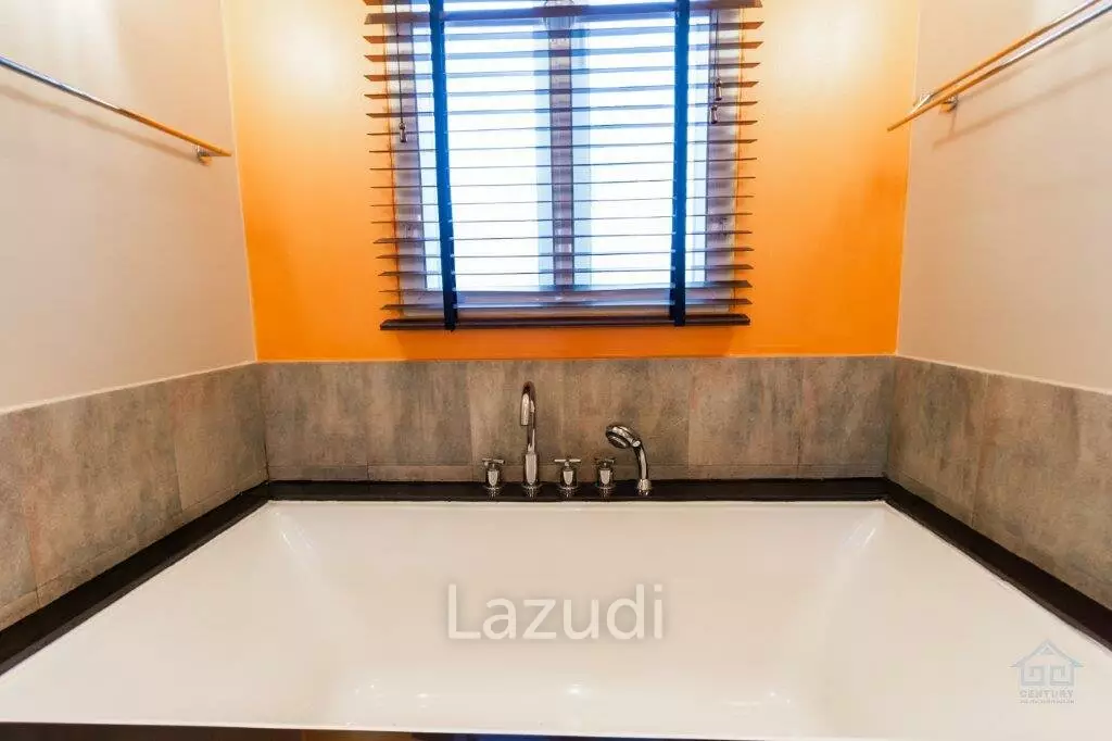 BLUE LAGOON : Immaculately presented 2nd floor 2 bed condo overlooking large swimming pool lagoon.