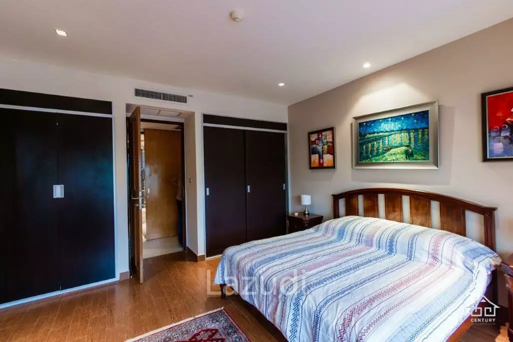 BLUE LAGOON : Immaculately presented 2nd floor 2 bed condo overlooking large swimming pool lagoon.