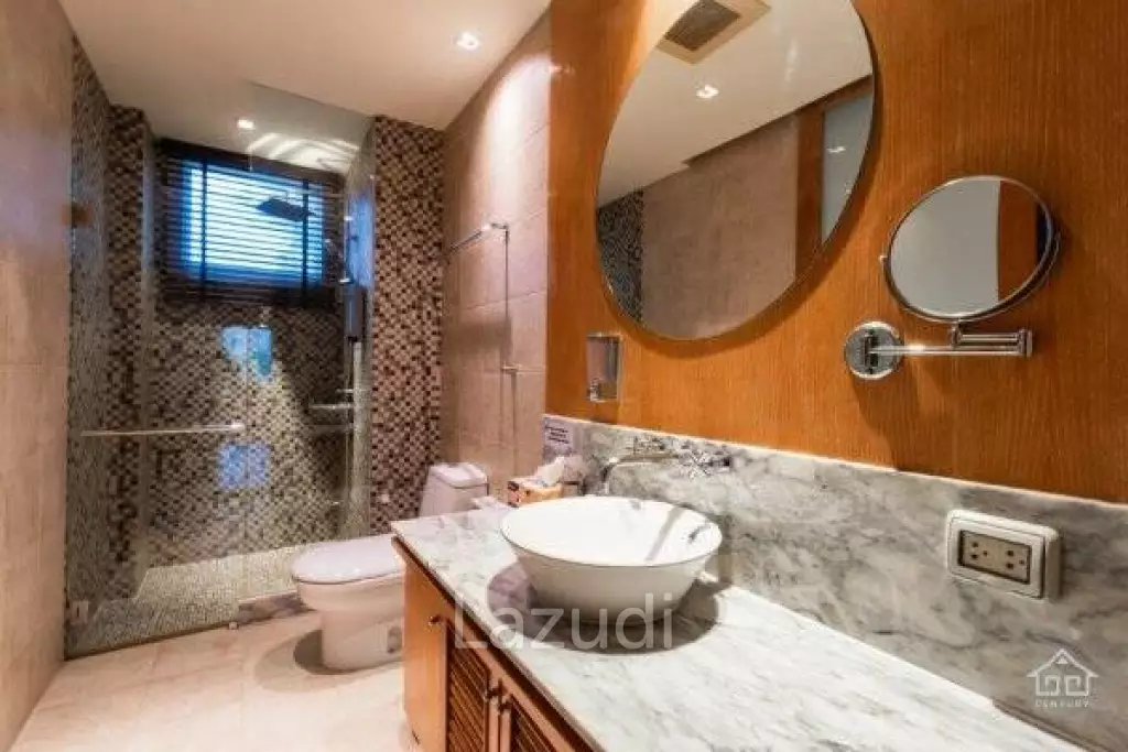 BLUE LAGOON : Immaculately presented 2nd floor 2 bed condo overlooking large swimming pool lagoon.