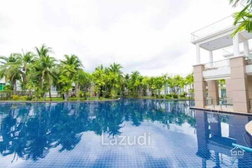 BLUE LAGOON : Immaculately presented 2nd floor 2 bed condo overlooking large swimming pool lagoon.