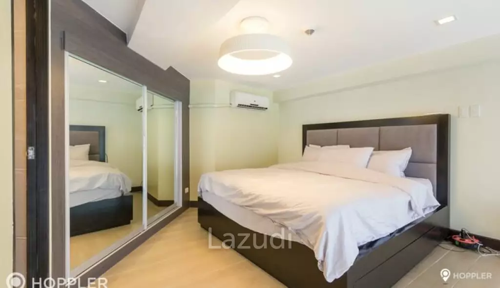 1BR Condo for Sale in One Central, Salcedo Village, Makati - RS3234481
