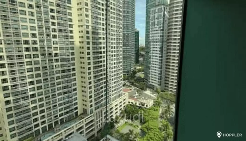1BR Condo for Sale in 8 Forbes Town Road, BGC - Bonifacio Global City, Taguig - RS4041781