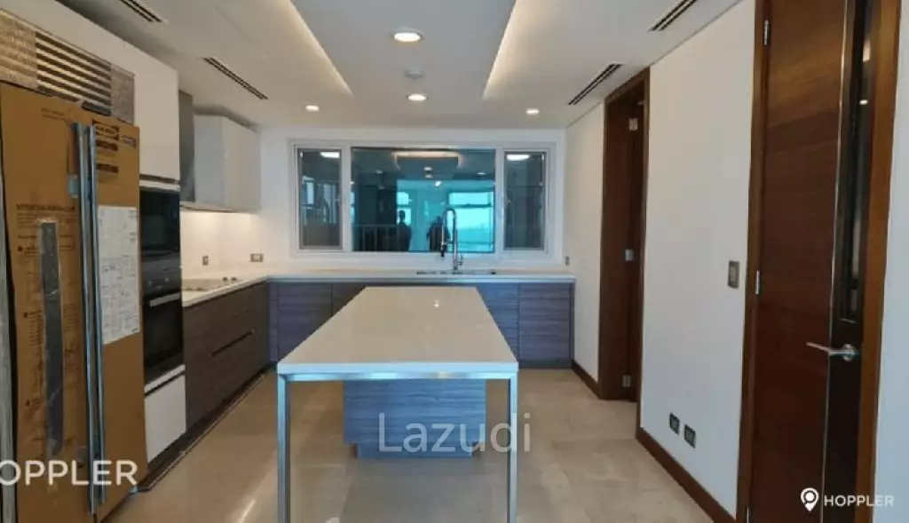 3BR Condo for Sale in Two Roxas Triangle, Salcedo Village, Makati - RS4329481
