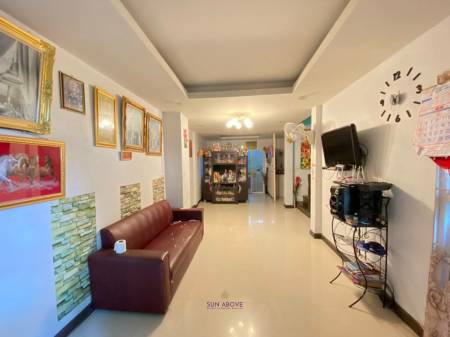 Charming 3BR Townhouse in Ko Kaeo, Phuket