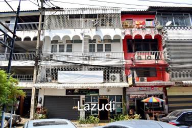 CR3 Office home in Chiang rai for sale: Four storey double shop house in centre of town.