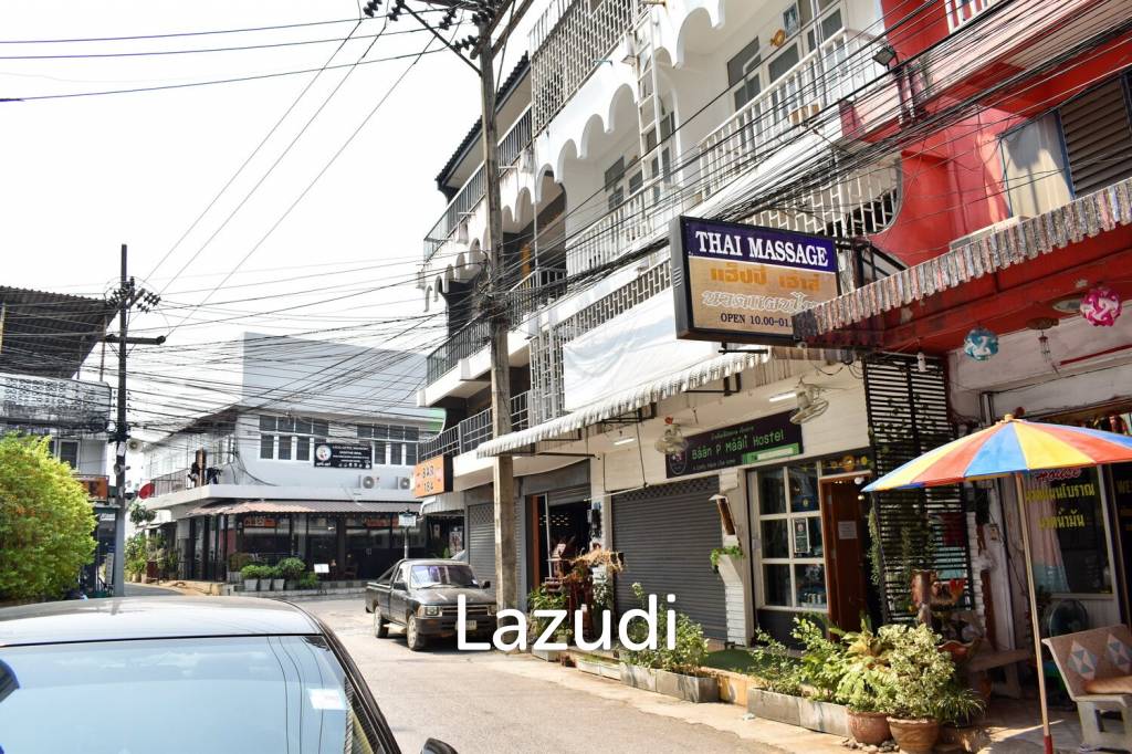 CR3 Office home in Chiang rai for sale: Four storey double shop house in centre of town.