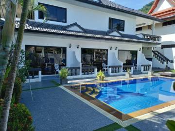 5 Bedrooms Villa/Guest House in Kamala