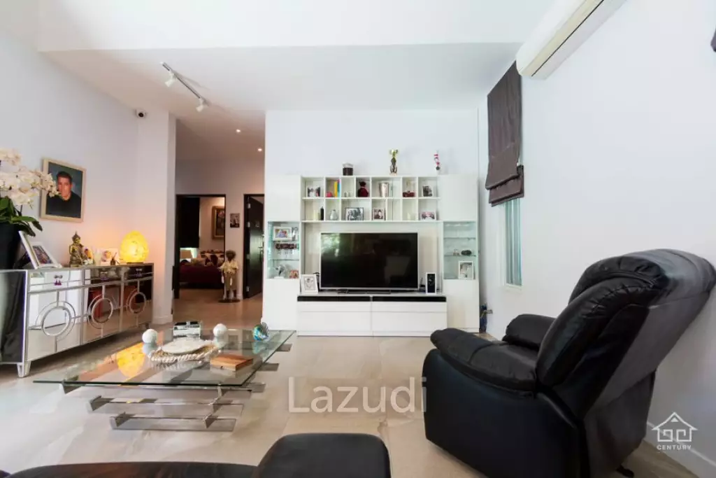 WOODLANDS : Great Value 4 Bed Pool Villa