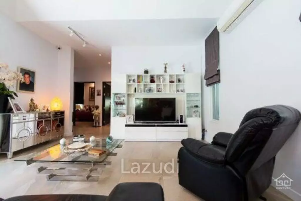 WOODLANDS : Great Value 4 Bed Pool Villa
