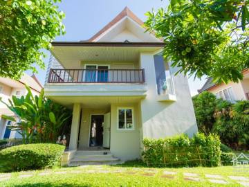 Baan Talay Samran : 3 Bed Pool villa 30 meters to the beach