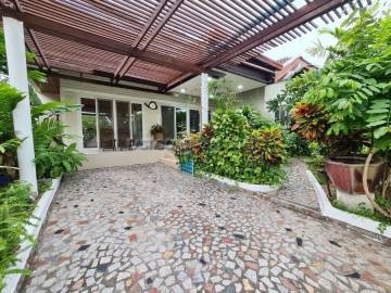 Jomtien Condotel & Village House in Jomtien