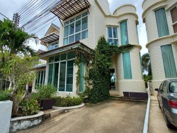 2 Bed 2 Bath detached house with sea view