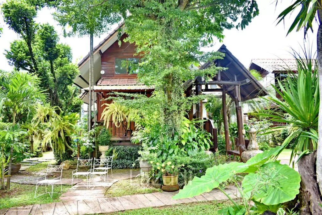 CB35 ขาย/เช่าบ้าน ที่ดิน ร้านอาหารและ บ้านพัก บนเนื้อที่ 1 ไร่ รอบเวียง เชียงราย
