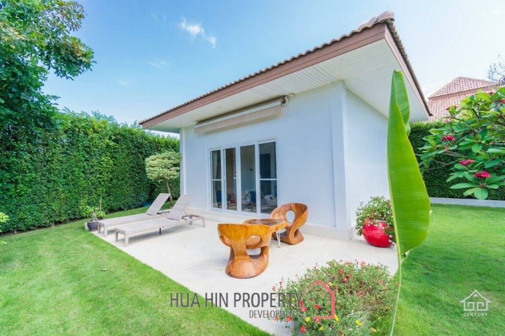 Well Maintained 4 bedroom / 4 Bathroom Pool Villa on large Plot