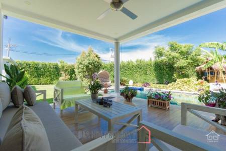 Well Maintained 4 bedroom / 4 Bathroom Pool Villa on large Plot