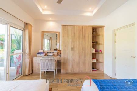 Well Maintained 4 bedroom / 4 Bathroom Pool Villa on large Plot