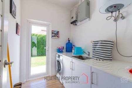 Well Maintained 4 bedroom / 4 Bathroom Pool Villa on large Plot