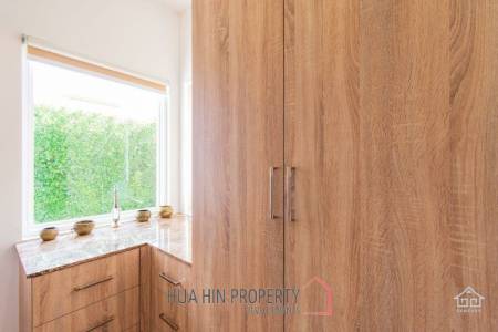 Well Maintained 4 bedroom / 4 Bathroom Pool Villa on large Plot